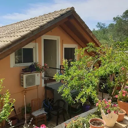 Lidias House In I 가이오스
